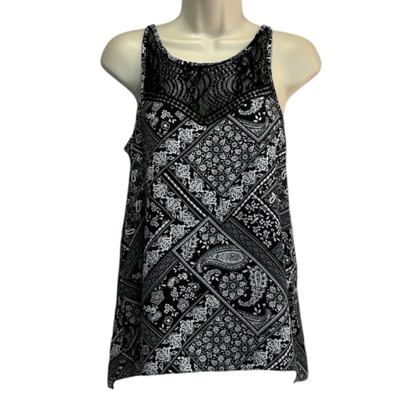 IZ Byer Women Sleeveless Top Blouse With Lace & Split Sides Keyhole Back Size S - Picture 1 of 9